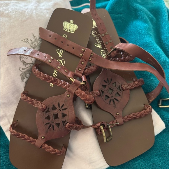 JUICY COUTURE Brown Strappy Sandals with Cutout Design - Picture 5 of 11